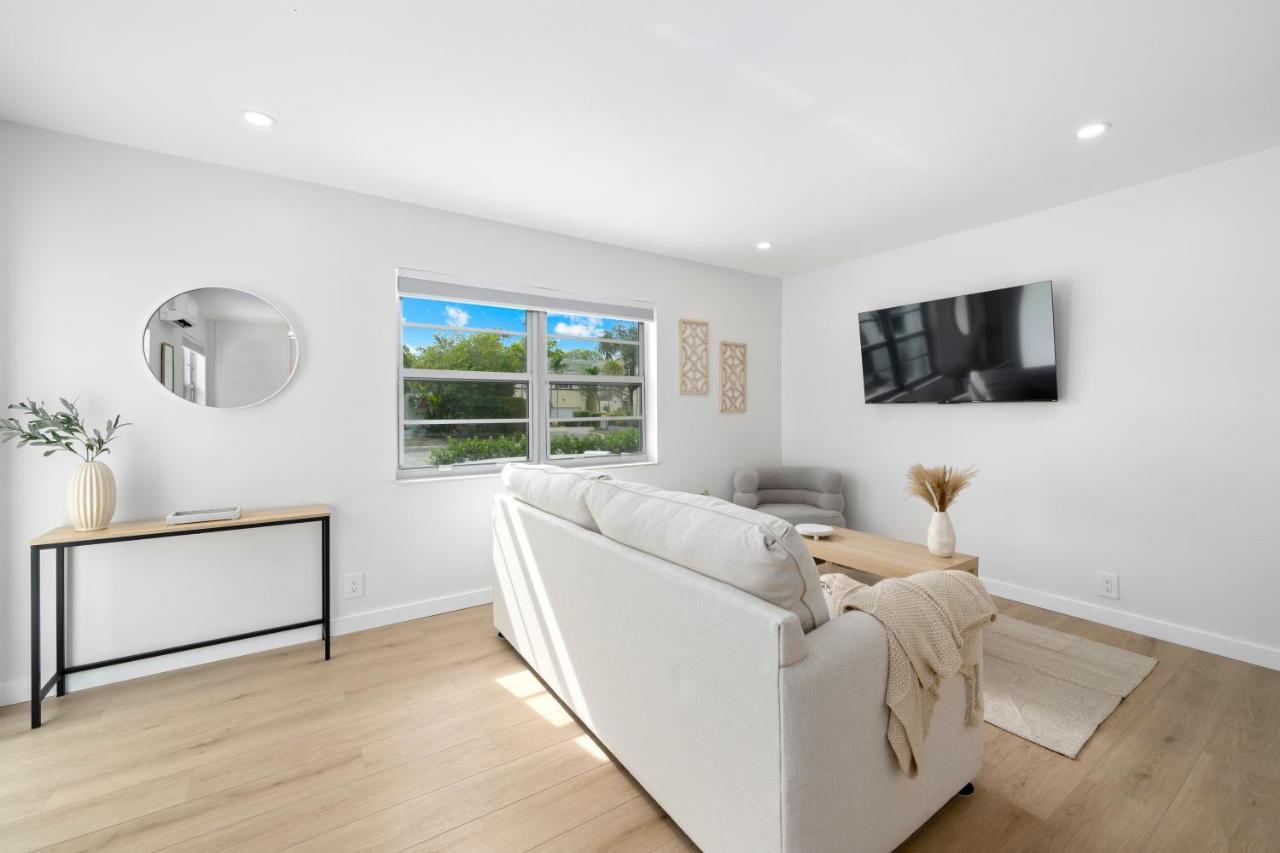 M Lake Worth Beach - Modern Villas Near West Palm Beach, Chic Retro Vibes, King Bed, Cozy Backyard, Bbq, Workspace, High-Speed Internet, Free Parking, 5 Minutes To Downtown & Beach Exterior foto
