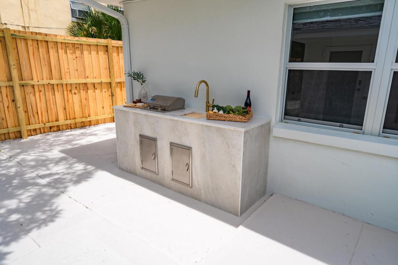 M Lake Worth Beach - Modern Villas Near West Palm Beach, Chic Retro Vibes, King Bed, Cozy Backyard, Bbq, Workspace, High-Speed Internet, Free Parking, 5 Minutes To Downtown & Beach Exterior foto