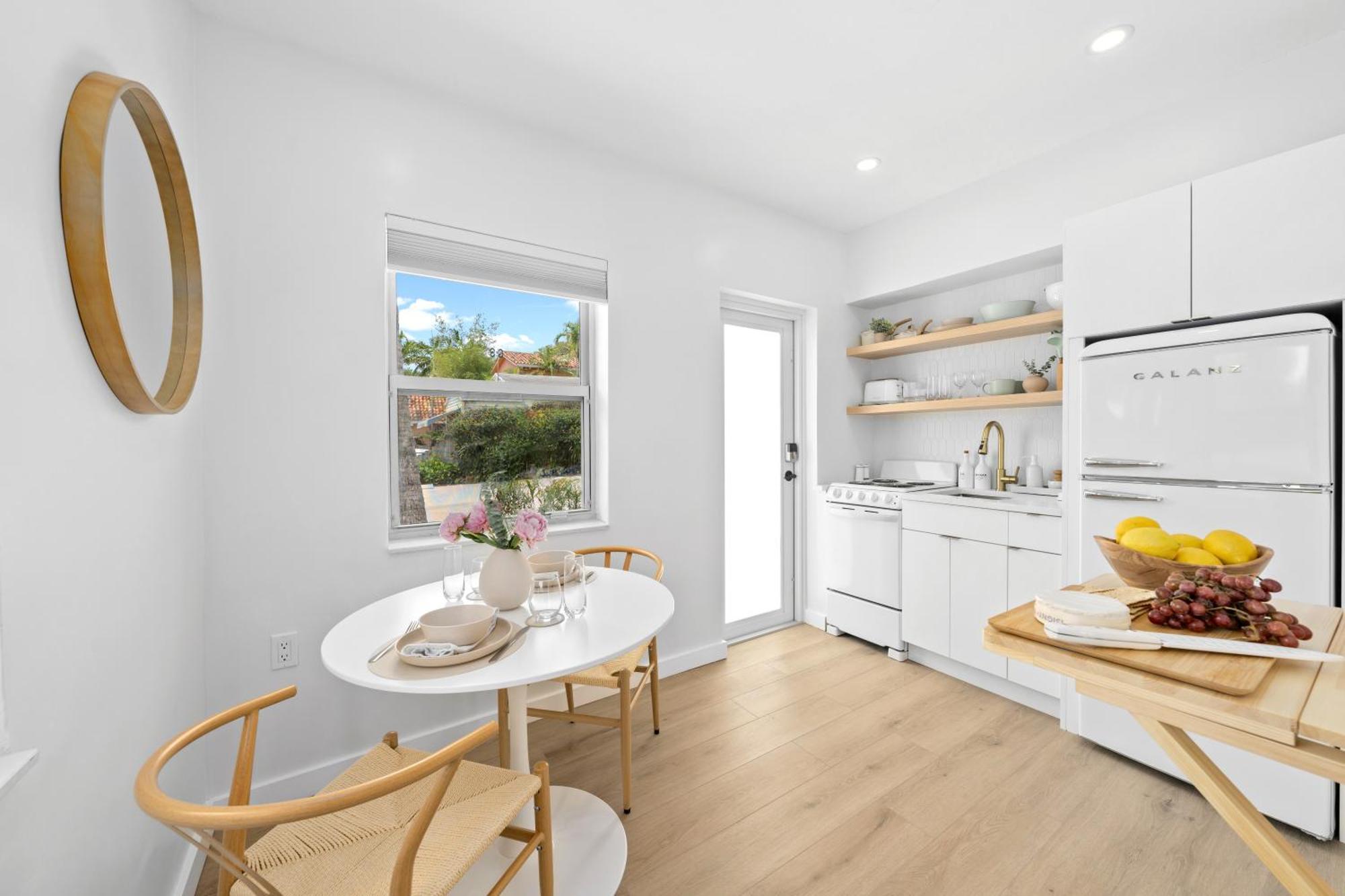 M Lake Worth Beach - Modern Villas Near West Palm Beach, Chic Retro Vibes, King Bed, Cozy Backyard, Bbq, Workspace, High-Speed Internet, Free Parking, 5 Minutes To Downtown & Beach Exterior foto