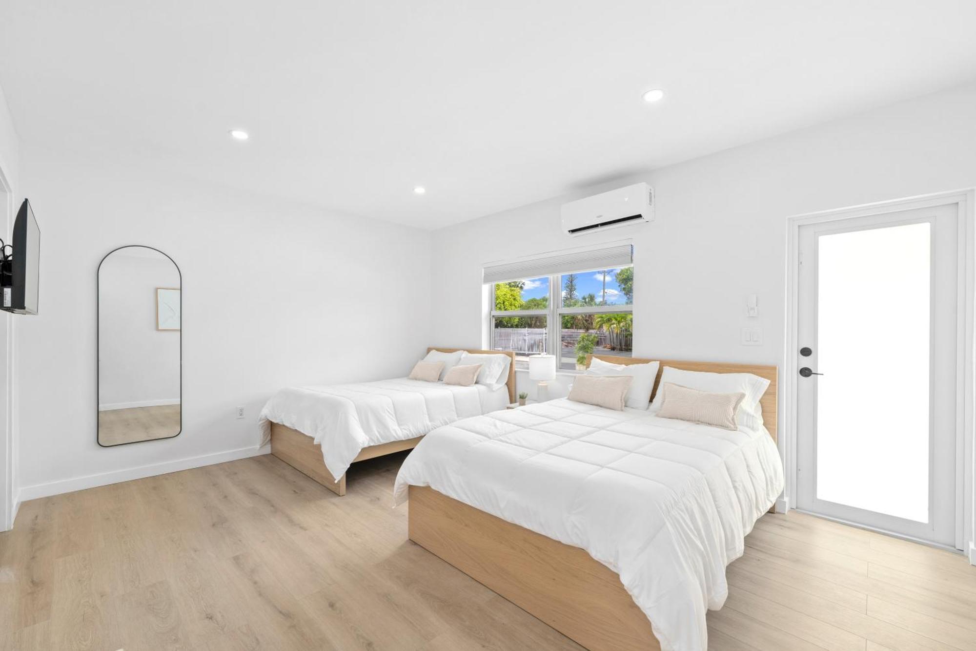 M Lake Worth Beach - Modern Villas Near West Palm Beach, Chic Retro Vibes, King Bed, Cozy Backyard, Bbq, Workspace, High-Speed Internet, Free Parking, 5 Minutes To Downtown & Beach Exterior foto