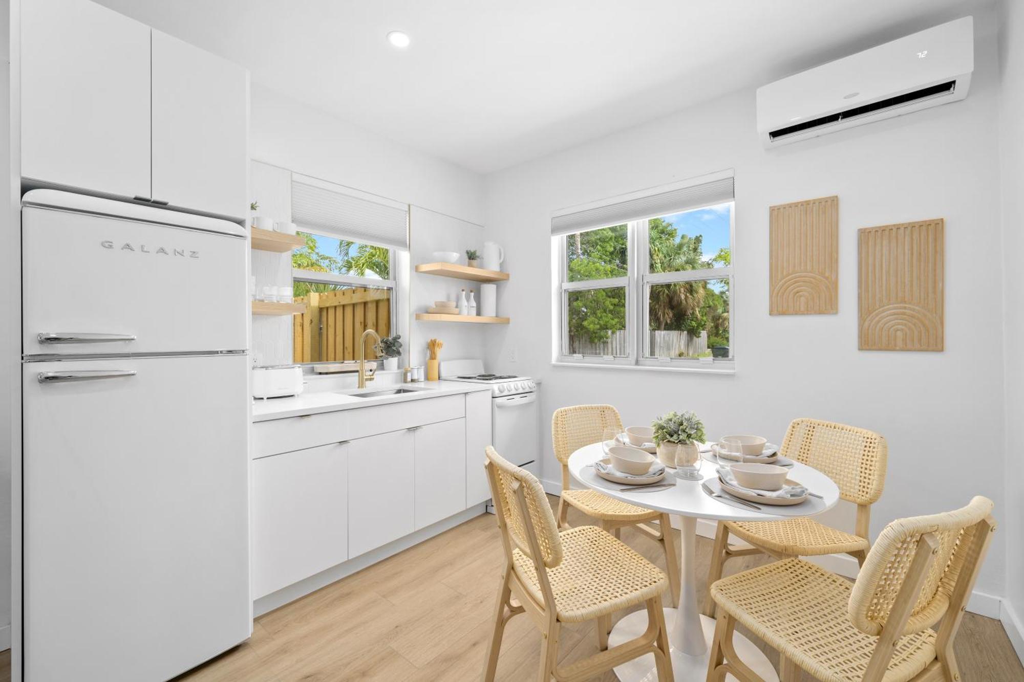 M Lake Worth Beach - Modern Villas Near West Palm Beach, Chic Retro Vibes, King Bed, Cozy Backyard, Bbq, Workspace, High-Speed Internet, Free Parking, 5 Minutes To Downtown & Beach Exterior foto