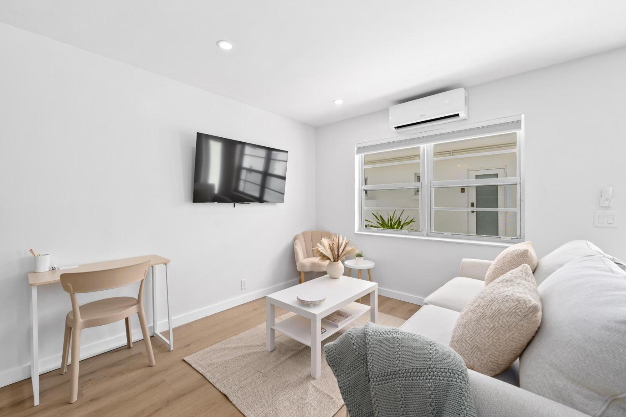 M Lake Worth Beach - Modern Villas Near West Palm Beach, Chic Retro Vibes, King Bed, Cozy Backyard, Bbq, Workspace, High-Speed Internet, Free Parking, 5 Minutes To Downtown & Beach Exterior foto