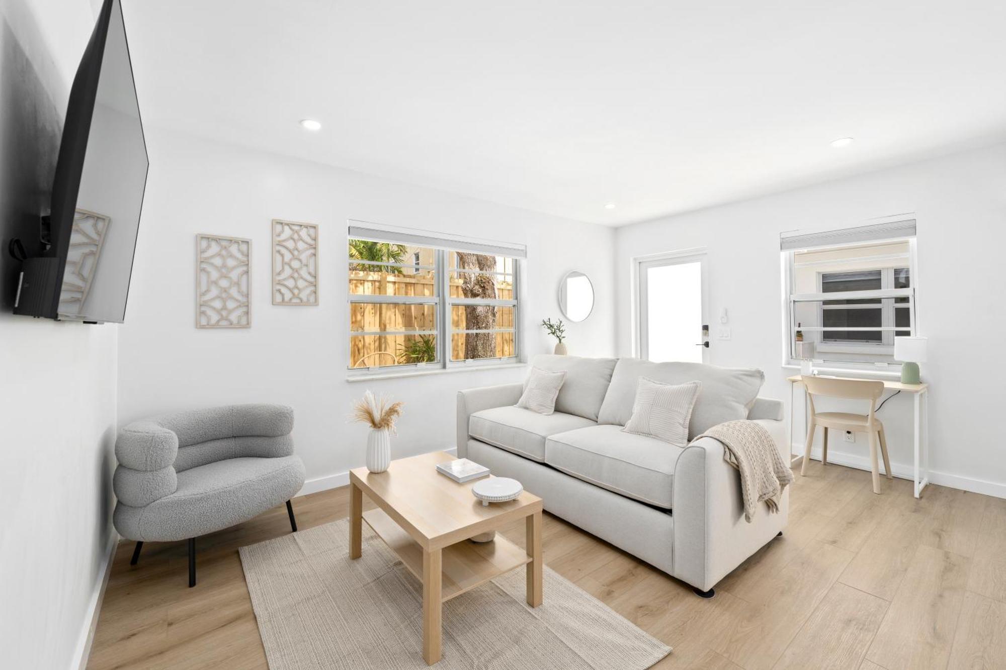 M Lake Worth Beach - Modern Villas Near West Palm Beach, Chic Retro Vibes, King Bed, Cozy Backyard, Bbq, Workspace, High-Speed Internet, Free Parking, 5 Minutes To Downtown & Beach Exterior foto
